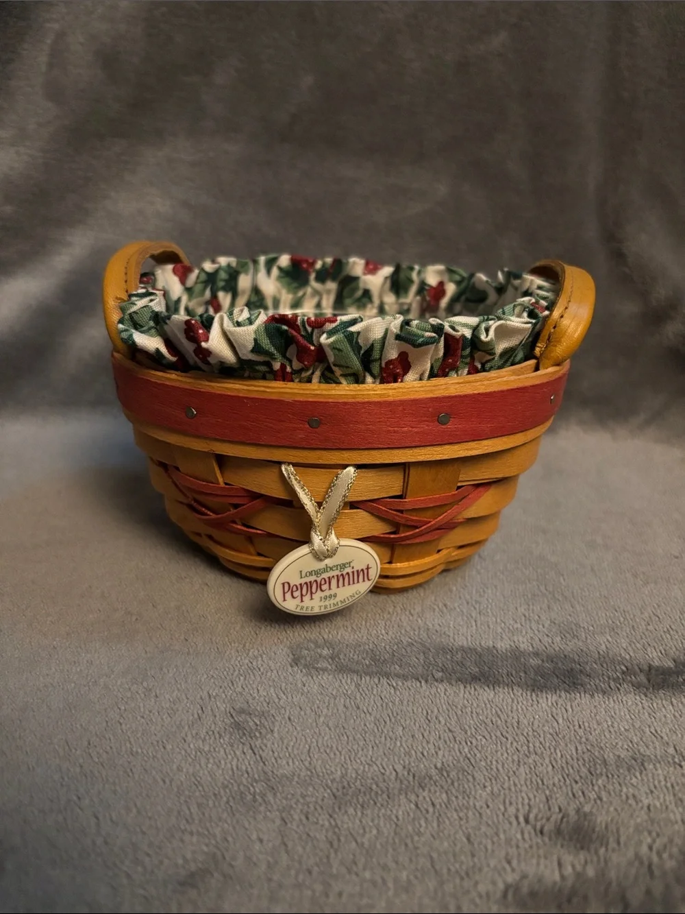 Longaberger 1999 tree trimming Peppermint Woven Holiday Basket with Fabric Liner